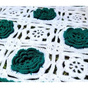 Vintage 3D Flowers Granny Squares Afghan Crochet Blanket 41"x55" White  Green